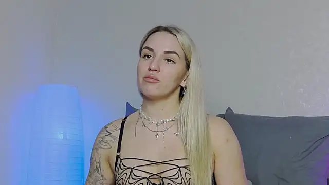 Snapshot of SofiJames chatting on January 25, 6:01 am SofiJames online show from January 25, 6:01 am