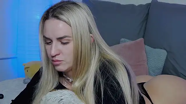 Snapshot of SofiJames chatting on January 28, 6:16 am SofiJames online show from January 28, 6:16 am