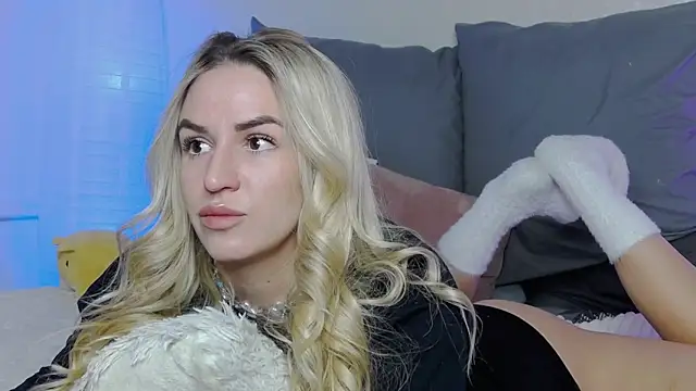 Snapshot of SofiJames chatting on February 7, 6:24 am SofiJames online show from February 7, 6:24 am