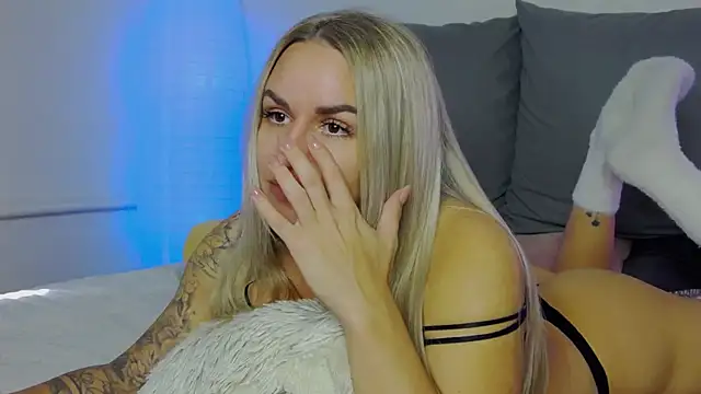 Snapshot of SofiJames chatting on September 13, 6:46 am SofiJames online show from September 13, 6:46 am