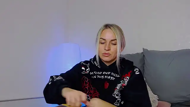 Snapshot of SofiJames chatting on October 9, 6:55 am SofiJames online show from October 9, 6:55 am