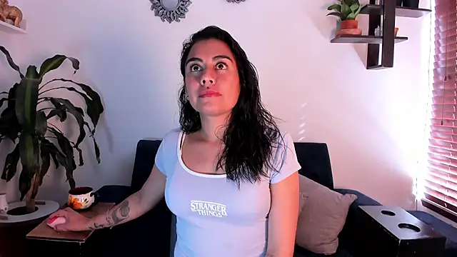 im amber online show from April 22, 1:01 pm