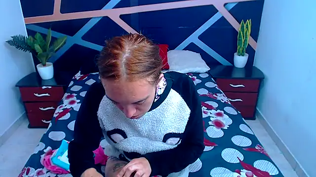 Snapshot of SofiaWet23 chatting on September 18, 1:13 pm SofiaWet23 online show from September 18, 1:13 pm