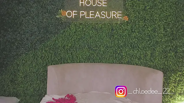 chloe d online show from October 3, 12:57 pm