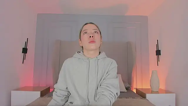 chloe d online show from February 26, 12:15 pm