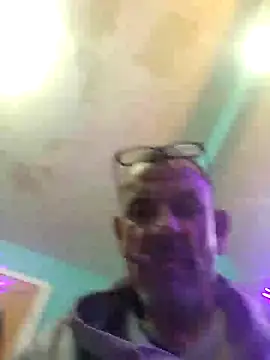 Snapshot of deepstroker42071 chatting on December 12, 1:06 pm deepstroker42071 online show from December 12, 1:06 pm