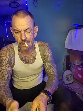 Snapshot of deepstroker42071 chatting on December 25, 9:24 am deepstroker42071 online show from December 25, 9:24 am