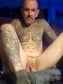 Snapshot of deepstroker42071 chatting on January 14, 6:24 am deepstroker42071 online show from January 14, 6:24 am