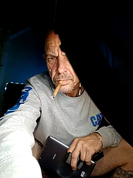 Snapshot of deepstroker42071 chatting on September 23, 5:32 am deepstroker42071 online show from September 23, 5:32 am