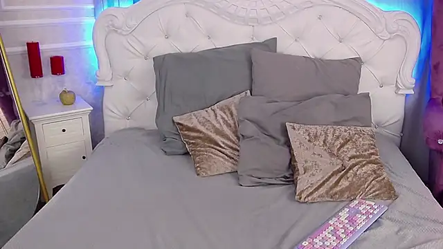 CrissyTaylor online show from March 17, 4:40 am