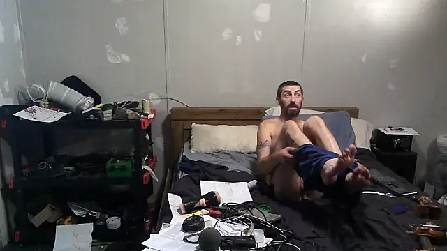 Snapshot of Bi_curious86 chatting on October 28, 11:51 pm Bi curious86 online show from October 28, 11:51 pm