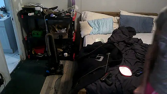 Snapshot of Bi_curious86 chatting on November 4, 5:01 pm Bi curious86 online show from November 4, 5:01 pm