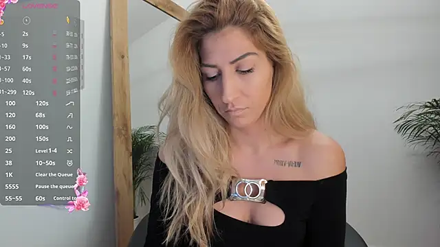 sofiah  online show from March 5, 6:12 am