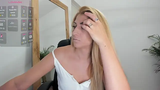 sofiah  online show from March 21, 5:23 pm