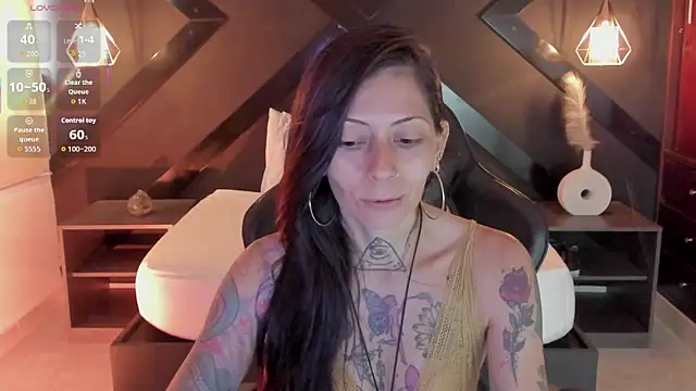 dark gotica online show from April 17, 12:30 pm