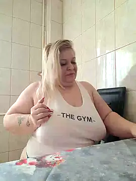 Snapshot of AriannaMilf chatting on January 11, 11:45 am AriannaMilf online show from January 11, 11:45 am