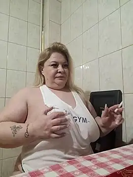 Snapshot of AriannaMilf chatting on February 15, 7:17 pm AriannaMilf online show from February 15, 7:17 pm