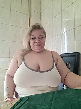 Snapshot of AriannaMilf chatting on March 11, 8:20 am AriannaMilf online show from March 11, 8:20 am