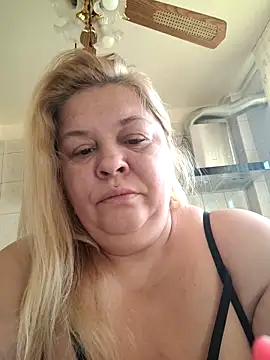 Snapshot of AriannaMilf chatting on September 9, 6:35 am AriannaMilf online show from September 9, 6:35 am