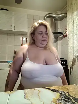 Snapshot of AriannaMilf chatting on September 19, 3:41 am AriannaMilf online show from September 19, 3:41 am