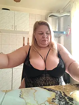 Snapshot of AriannaMilf chatting on October 1, 8:09 am AriannaMilf online show from October 1, 8:09 am