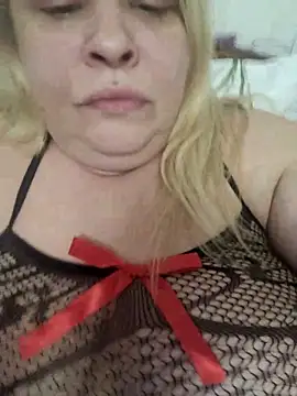 Snapshot of AriannaMilf chatting on October 2, 8:27 pm AriannaMilf online show from October 2, 8:27 pm