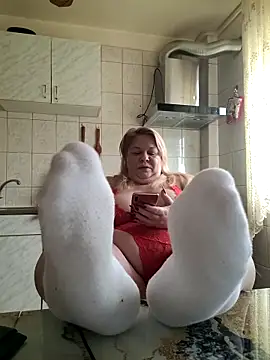 Snapshot of AriannaMilf chatting on October 6, 8:12 am AriannaMilf online show from October 6, 8:12 am