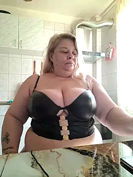 Snapshot of AriannaMilf chatting on October 17, 6:27 am AriannaMilf online show from October 17, 6:27 am