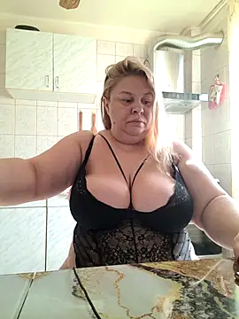 Snapshot of AriannaMilf chatting on October 22, 8:47 am AriannaMilf online show from October 22, 8:47 am