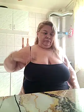 Snapshot of AriannaMilf chatting on November 3, 9:54 am AriannaMilf online show from November 3, 9:54 am