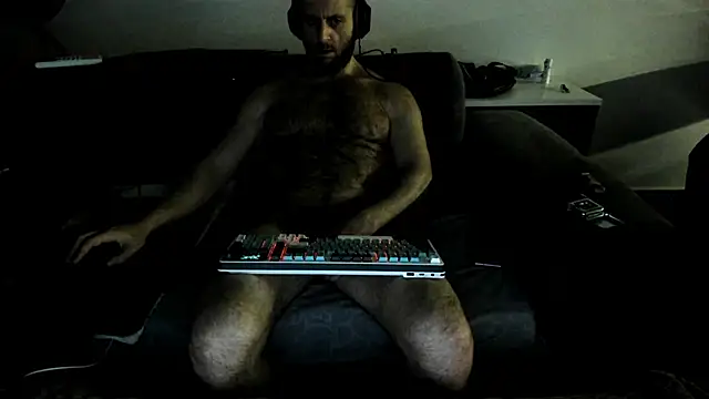 Snapshot of Hugealphabeast chatting on November 30, 5:28 pm Hugealphabeast online show from November 30, 5:28 pm