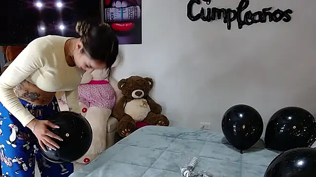 Snapshot of Niky_777 chatting on November 14, 8:51 pm Niky 777 online show from November 14, 8:51 pm