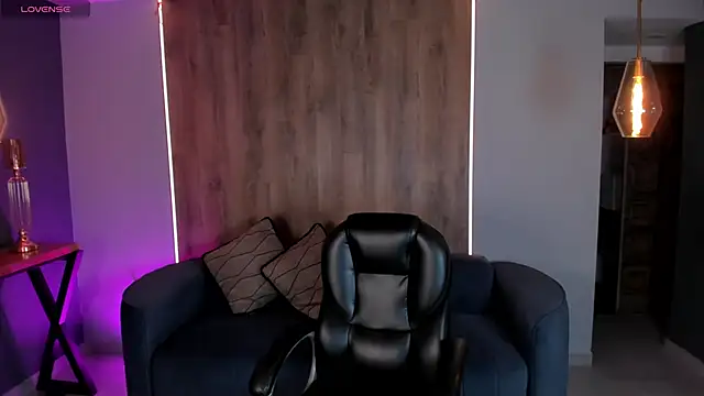 Snapshot of AlessiaCorleone_ chatting on February 20, 10:04 pm AlessiaCorleone online show from February 20, 10:04 pm