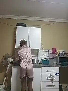 ShooingBunch online show from April 8, 2:50 pm