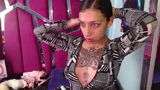 Snapshot of TeennNaugthy18 chatting on December 21, 3:03 am TeennNaugthy18 online show from December 21, 3:03 am