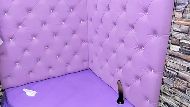 Snapshot of TeennNaugthy18 chatting on January 18, 9:45 am TeennNaugthy18 online show from January 18, 9:45 am