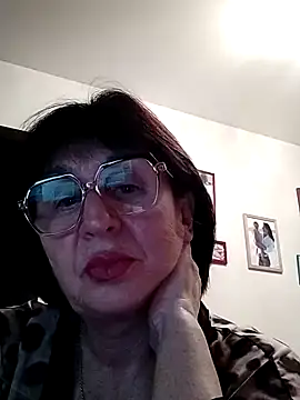 Snapshot of AlbinaXPretty chatting on December 1, 4:29 pm AlbinaXPretty online show from December 1, 4:29 pm
