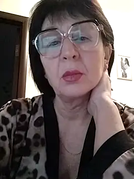 Snapshot of AlbinaXPretty chatting on December 3, 5:31 am AlbinaXPretty online show from December 3, 5:31 am