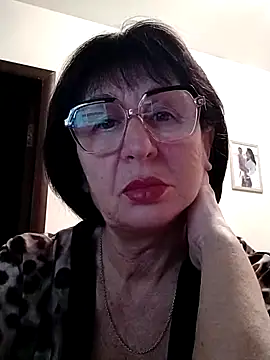 Snapshot of AlbinaXPretty chatting on December 5, 4:42 am AlbinaXPretty online show from December 5, 4:42 am