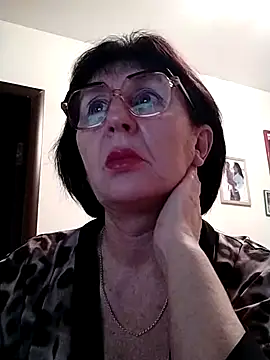 Snapshot of AlbinaXPretty chatting on December 7, 5:26 am AlbinaXPretty online show from December 7, 5:26 am