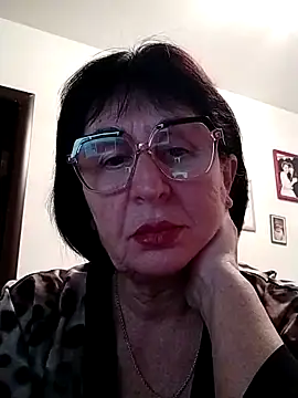 Snapshot of AlbinaXPretty chatting on December 7, 7:54 pm AlbinaXPretty online show from December 7, 7:54 pm