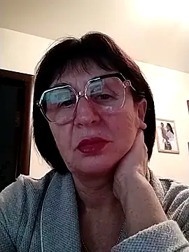 Snapshot of AlbinaXPretty chatting on December 8, 6:22 am AlbinaXPretty online show from December 8, 6:22 am