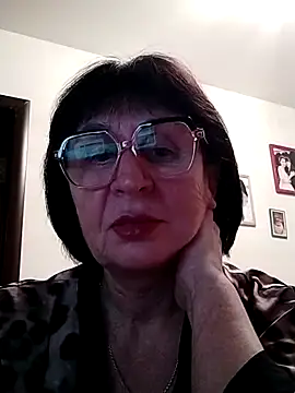 Snapshot of AlbinaXPretty chatting on December 9, 8:12 pm AlbinaXPretty online show from December 9, 8:12 pm