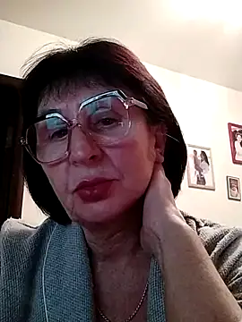 Snapshot of AlbinaXPretty chatting on December 10, 8:49 pm AlbinaXPretty online show from December 10, 8:49 pm