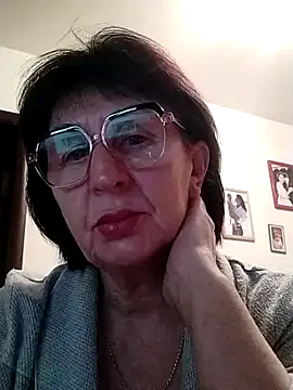 Snapshot of AlbinaXPretty chatting on December 15, 5:34 am AlbinaXPretty online show from December 15, 5:34 am