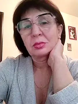 Snapshot of AlbinaXPretty chatting on December 15, 9:45 am AlbinaXPretty online show from December 15, 9:45 am