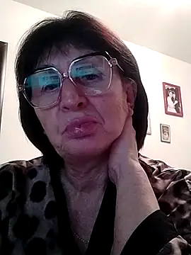 Snapshot of AlbinaXPretty chatting on December 15, 2:27 pm AlbinaXPretty online show from December 15, 2:27 pm