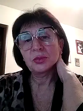 Snapshot of AlbinaXPretty chatting on December 15, 8:58 pm AlbinaXPretty online show from December 15, 8:58 pm