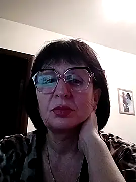 Snapshot of AlbinaXPretty chatting on December 24, 6:28 pm AlbinaXPretty online show from December 24, 6:28 pm