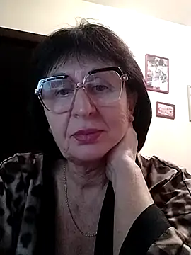 Snapshot of AlbinaXPretty chatting on December 29, 5:01 pm AlbinaXPretty online show from December 29, 5:01 pm